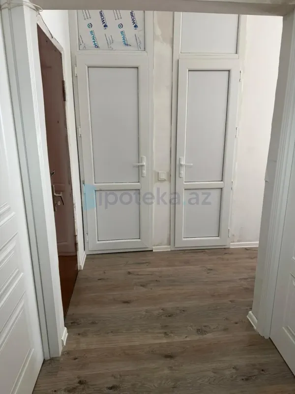 Satılır 2 otaqlı köhnə tikili 65 m²