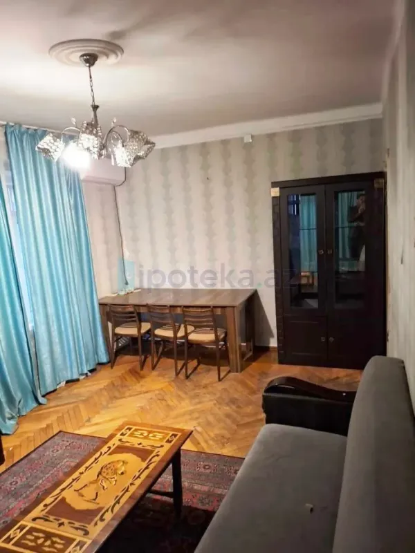 Satılır 2 otaqlı köhnə tikili 60 m²