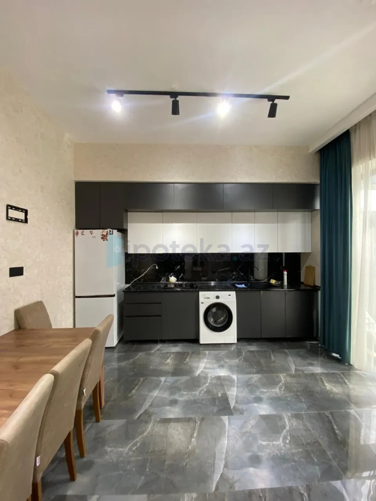 Satılır 4 otaqlı mənzil 150 m²