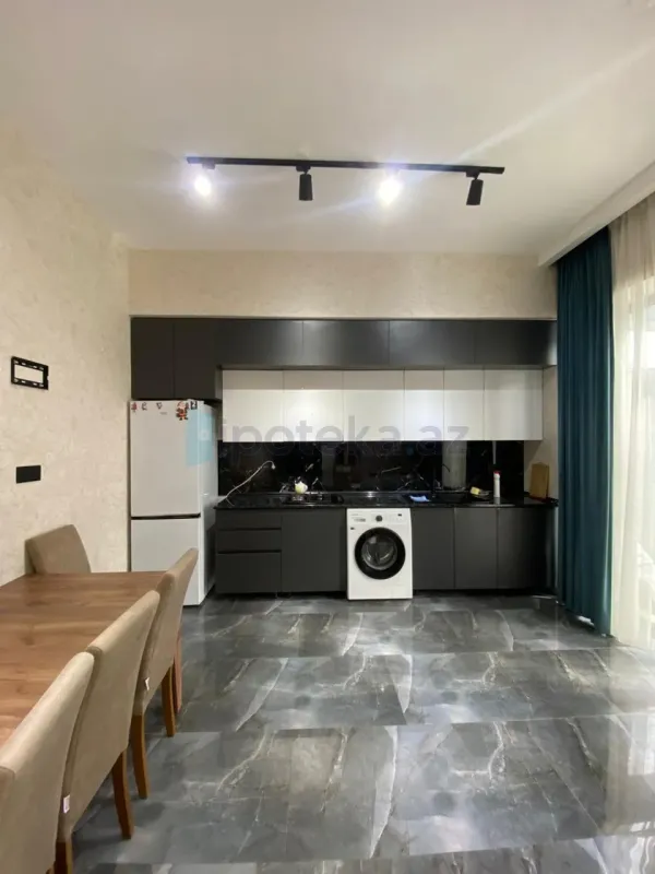 Satılır 4 otaqlı mənzil 150 m²