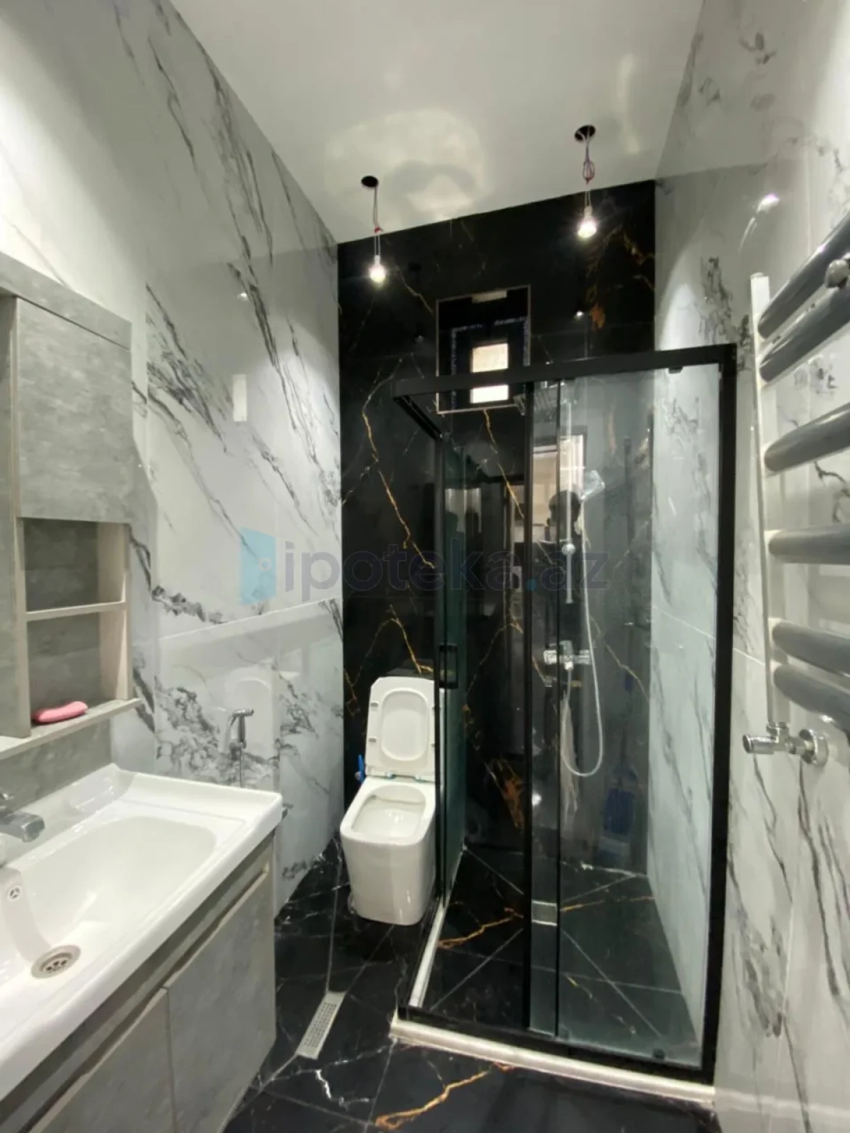 Satılır 4 otaqlı mənzil 150 m²