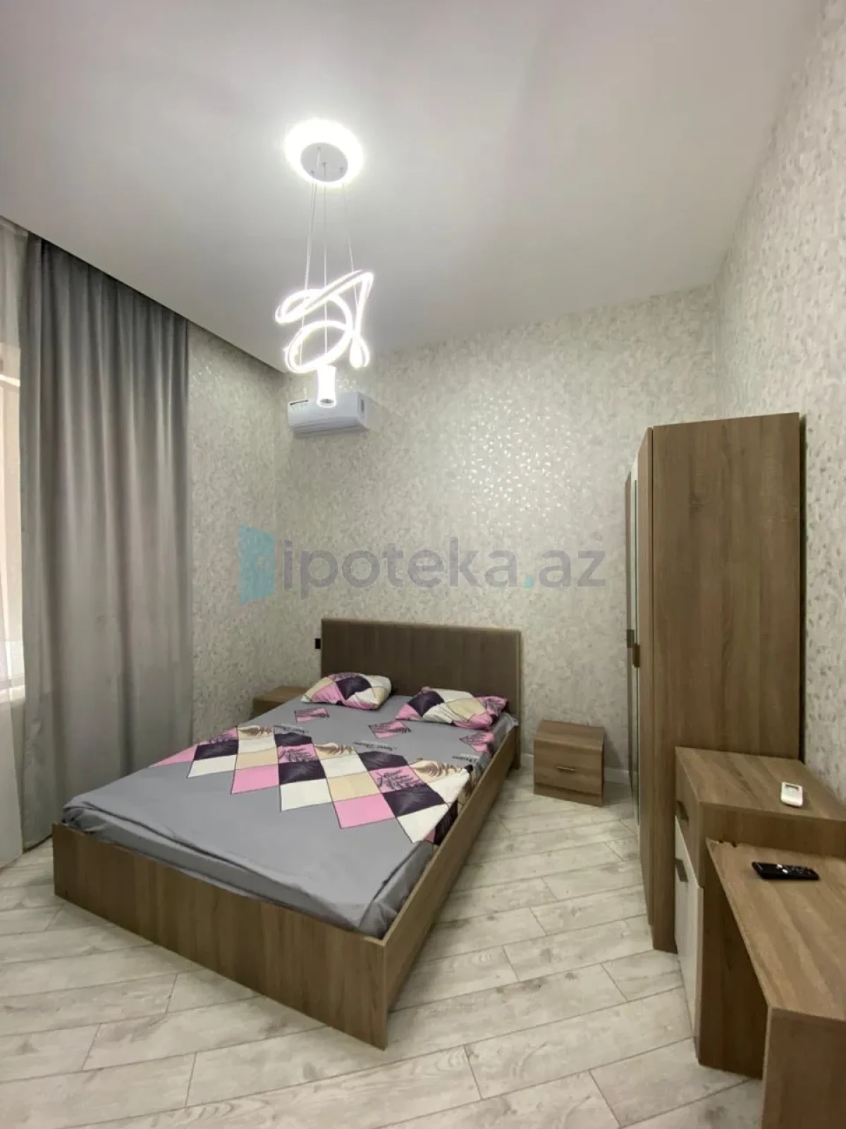 Satılır 4 otaqlı mənzil 150 m²