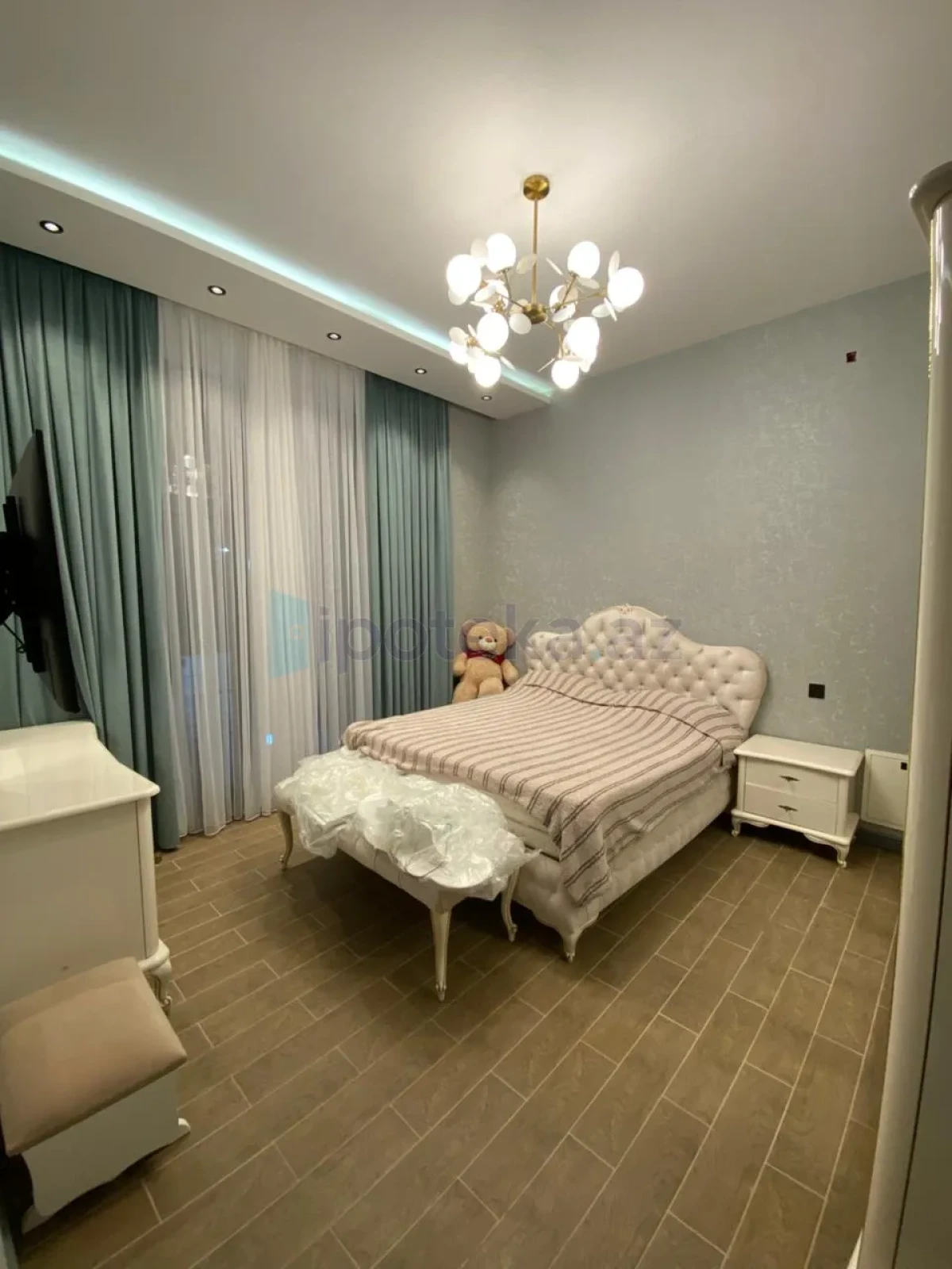 Satılır 5 otaqlı mənzil 225 m²