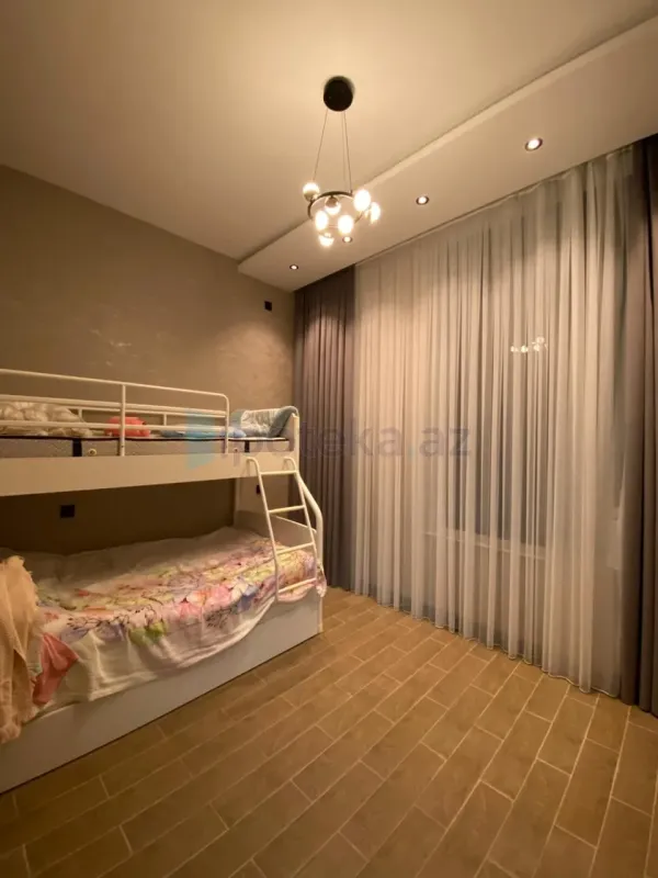 Satılır 5 otaqlı mənzil 225 m²