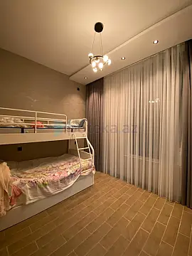 Satılır 5 otaqlı mənzil 225 m²