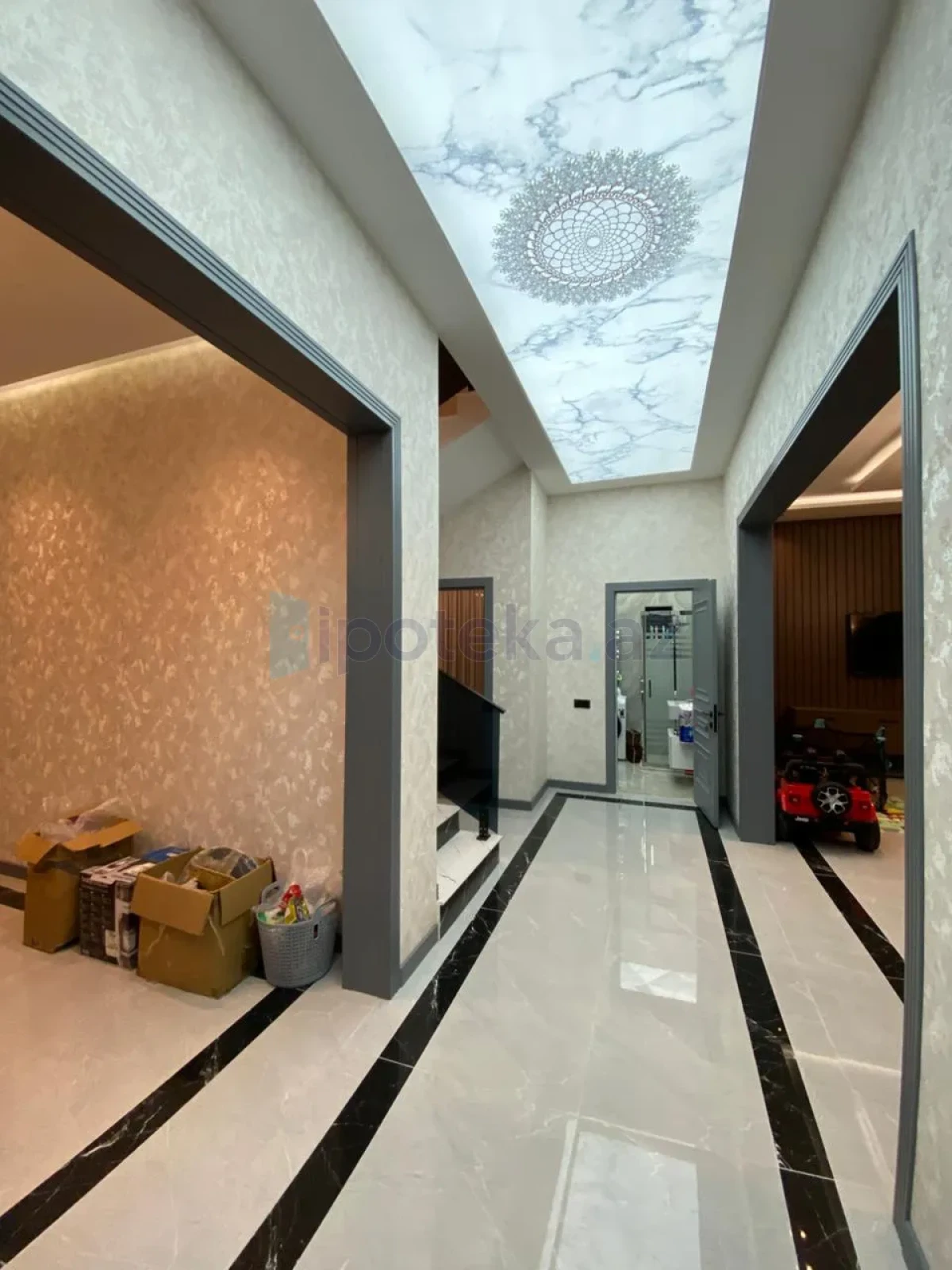 Satılır 5 otaqlı mənzil 225 m²