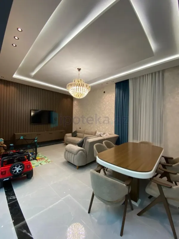 Satılır 5 otaqlı mənzil 225 m²