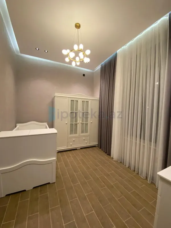 Satılır 5 otaqlı mənzil 225 m²
