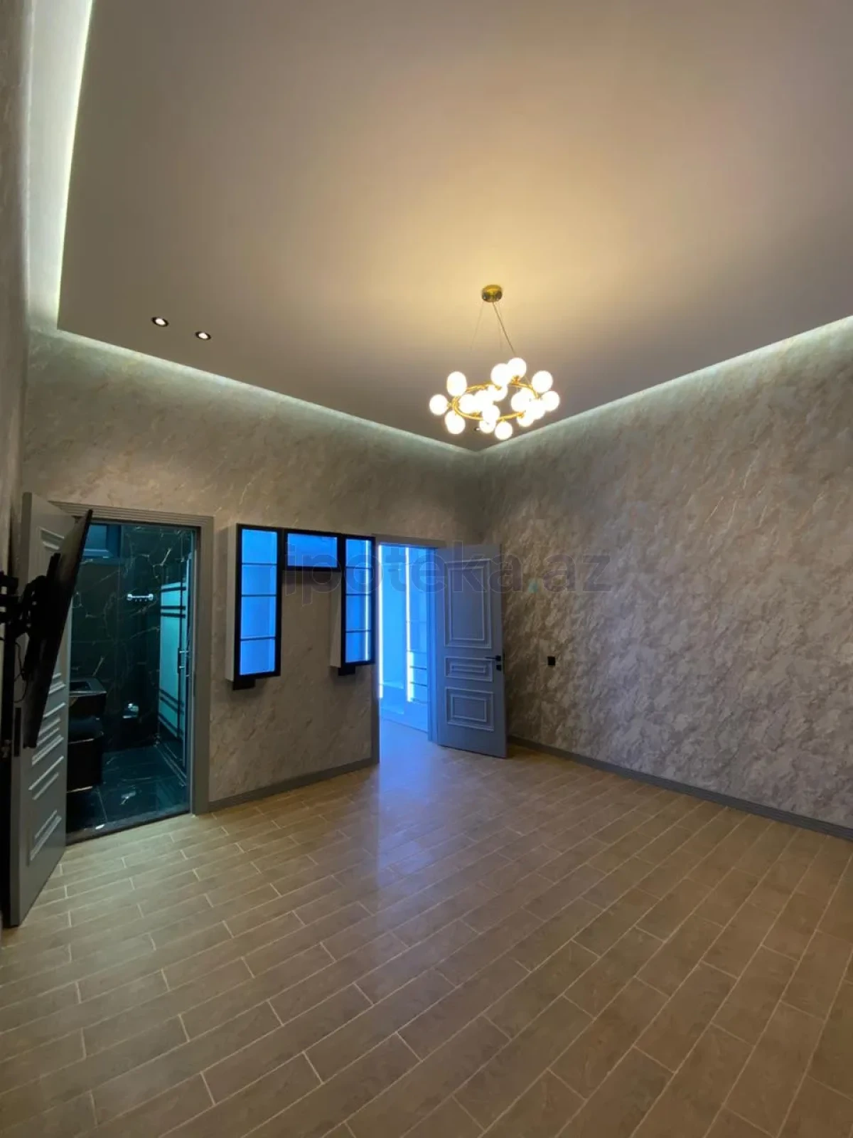 Satılır 5 otaqlı mənzil 225 m²