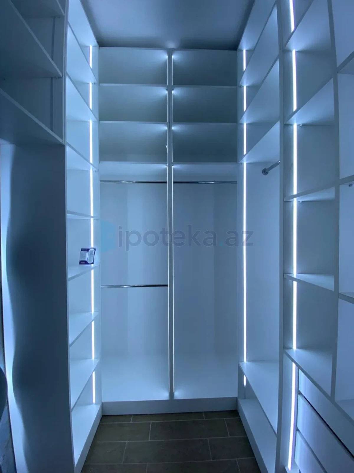 Satılır 5 otaqlı mənzil 225 m²