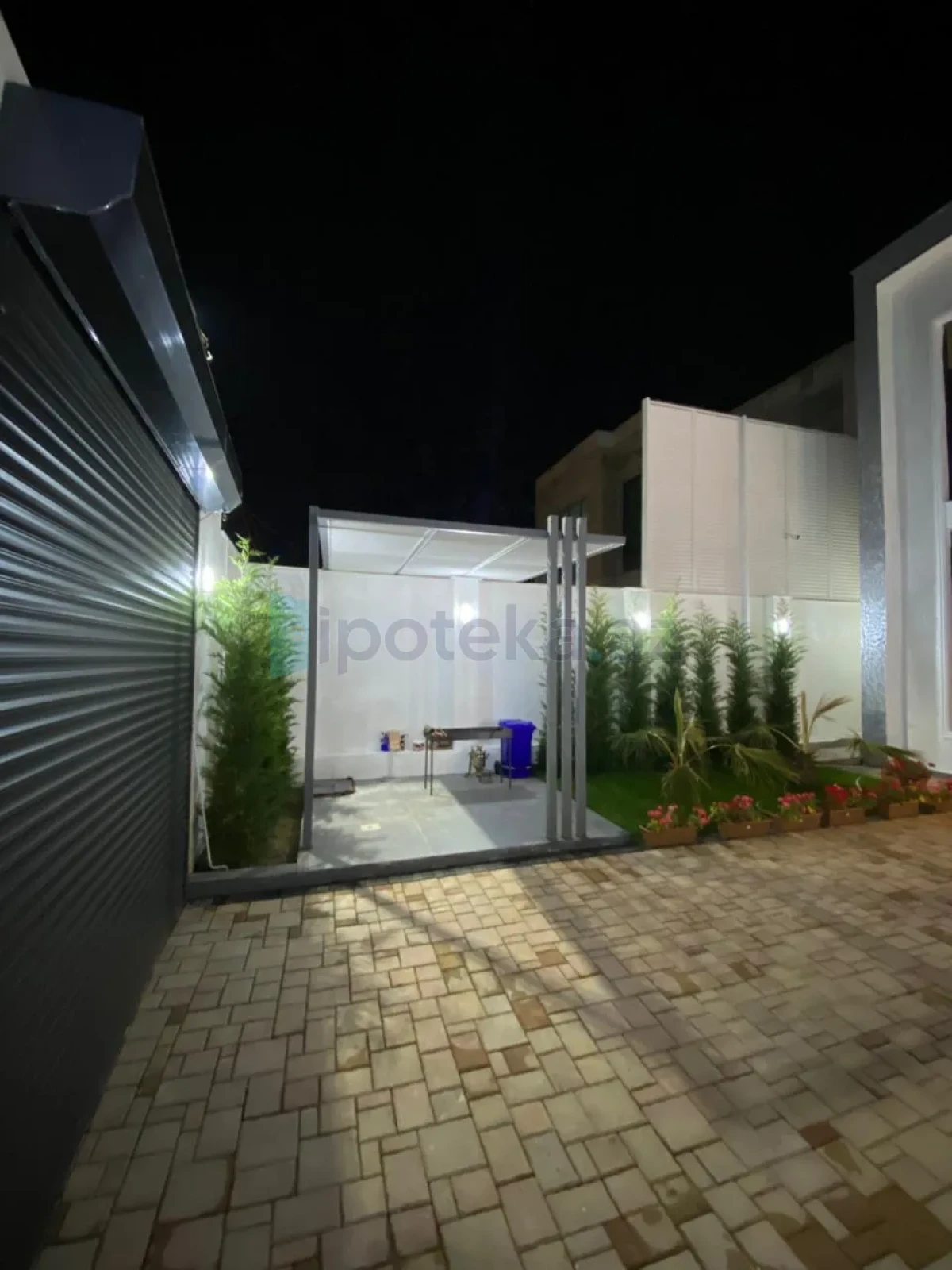 Satılır 5 otaqlı mənzil 225 m²