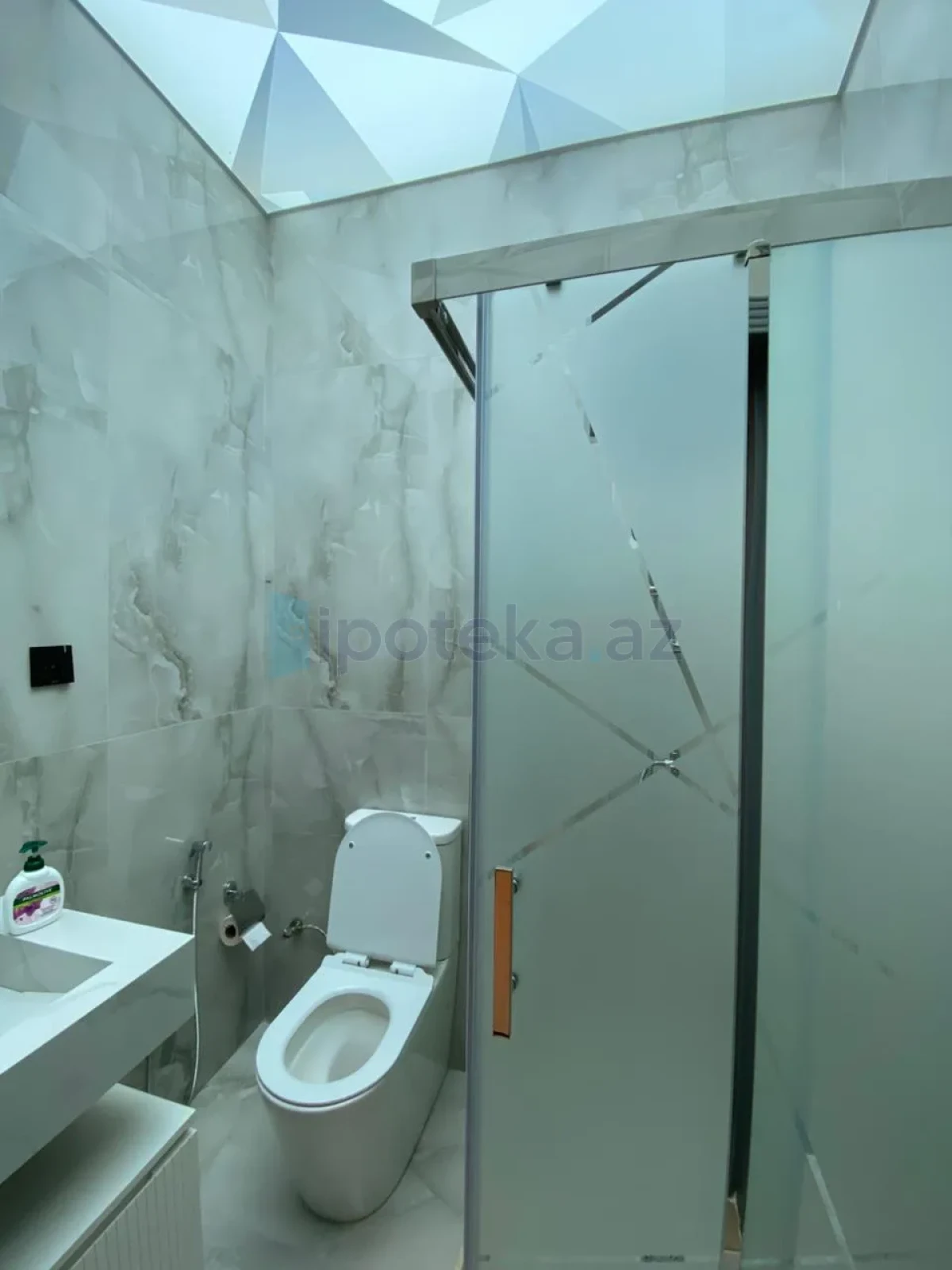 Satılır 5 otaqlı mənzil 225 m²