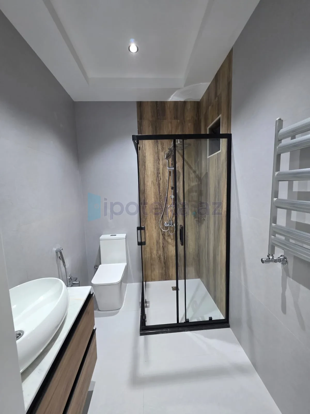 Satılır 4 otaqlı mənzil 140 m²
