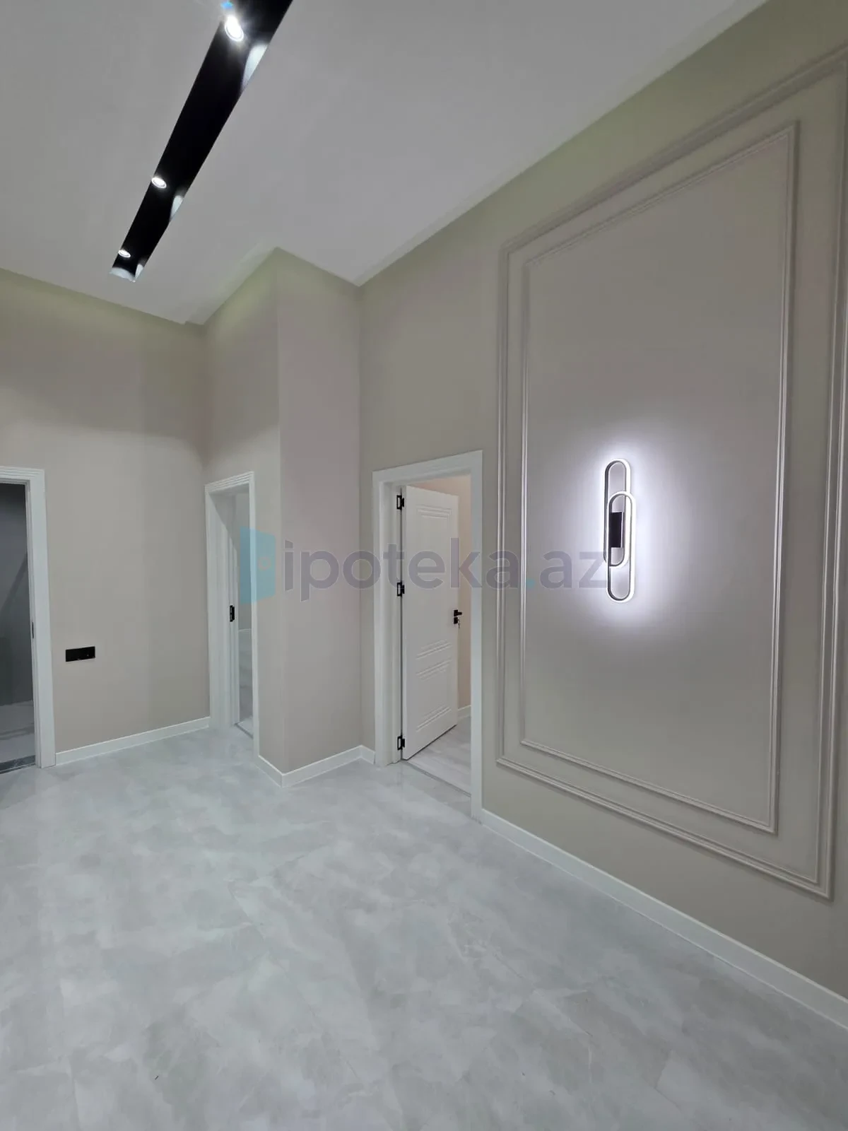 Satılır 4 otaqlı mənzil 140 m²
