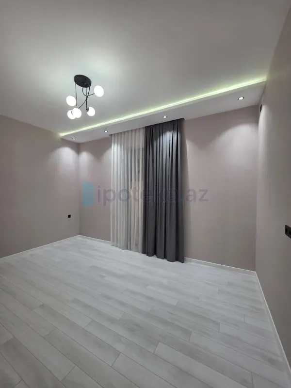 Satılır 4 otaqlı mənzil 140 m²