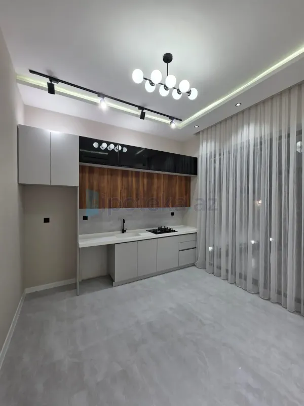Satılır 4 otaqlı mənzil 140 m²