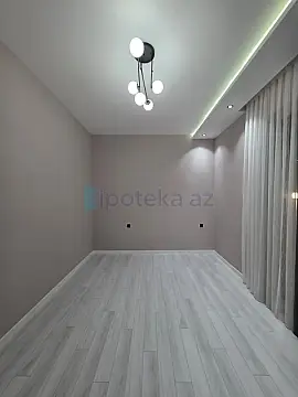 Satılır 4 otaqlı mənzil 140 m²