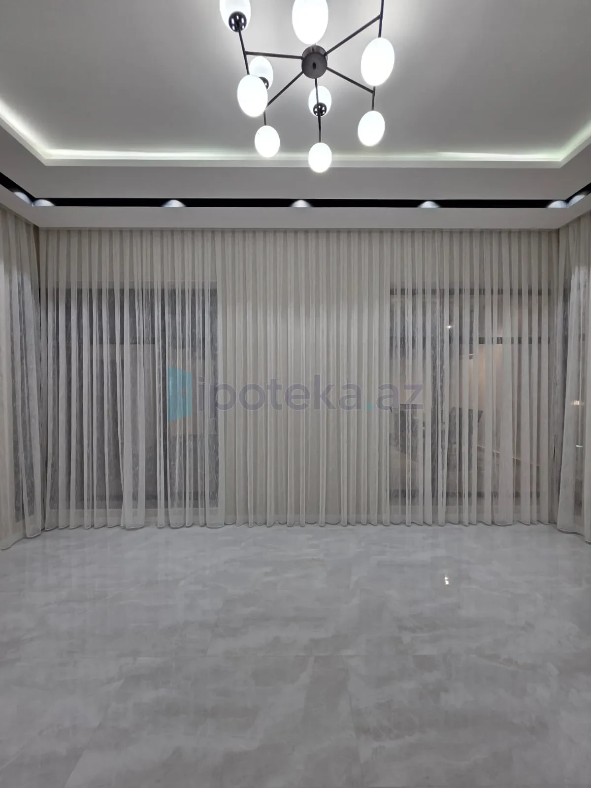 Satılır 4 otaqlı mənzil 140 m²