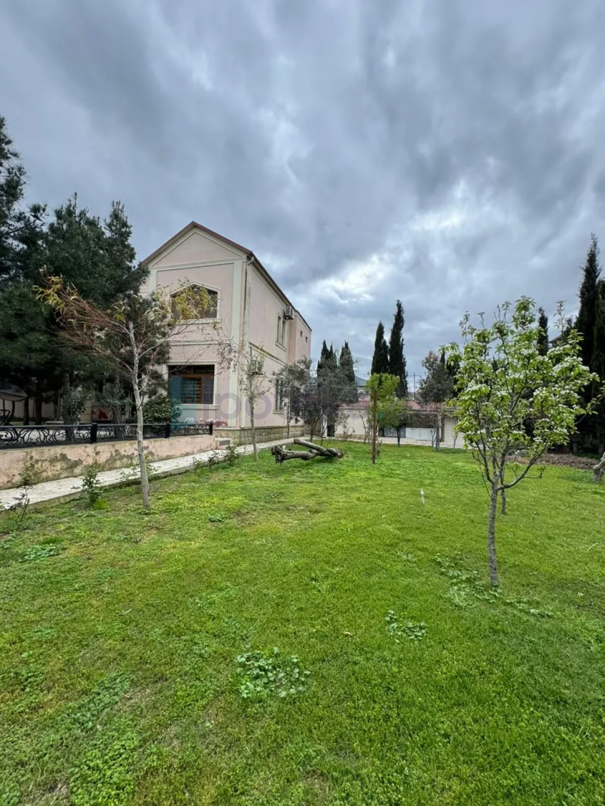 Satılır 4 otaqlı həyət evi 14 m²