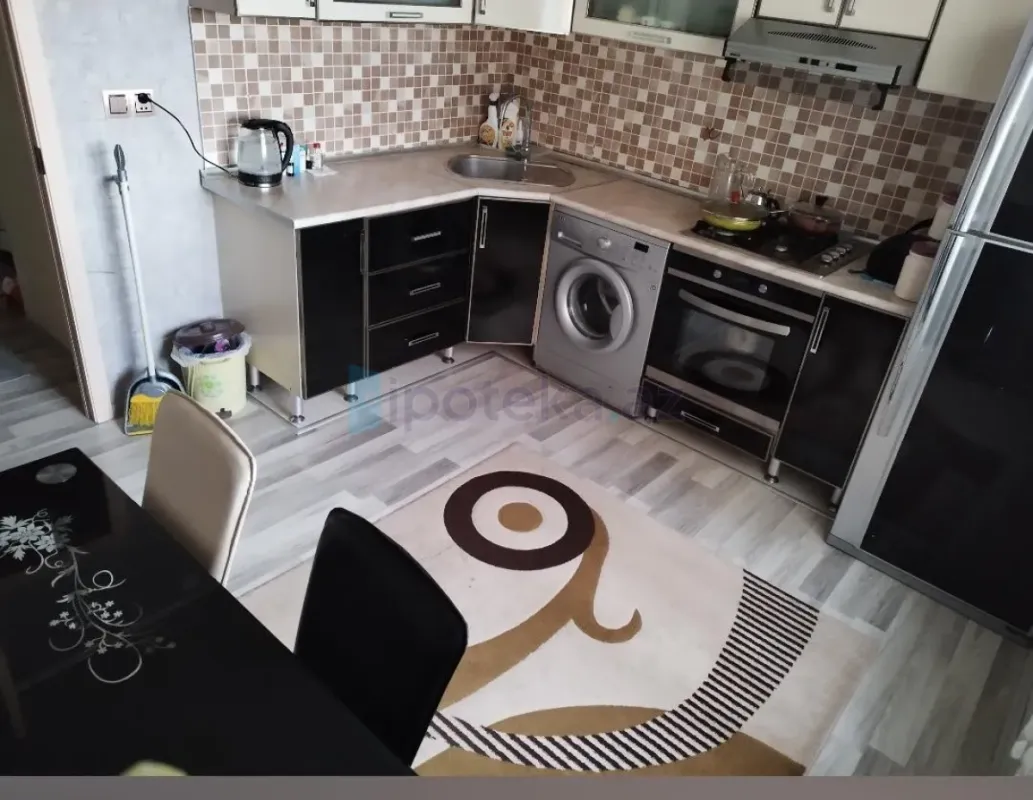 Satılır 3 otaqlı köhnə tikili 82 m²