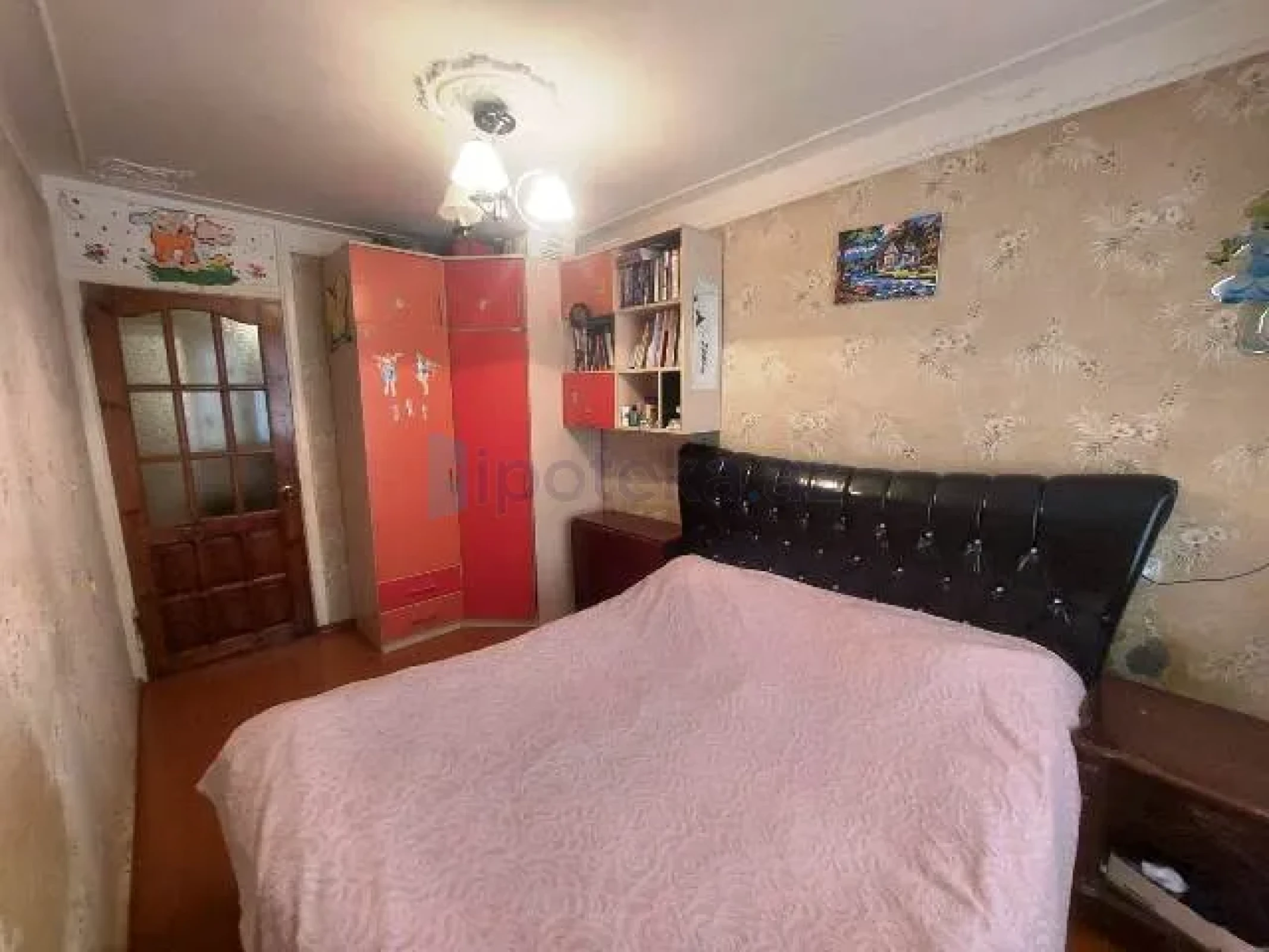 Satılır 4 otaqlı köhnə tikili 85 m²