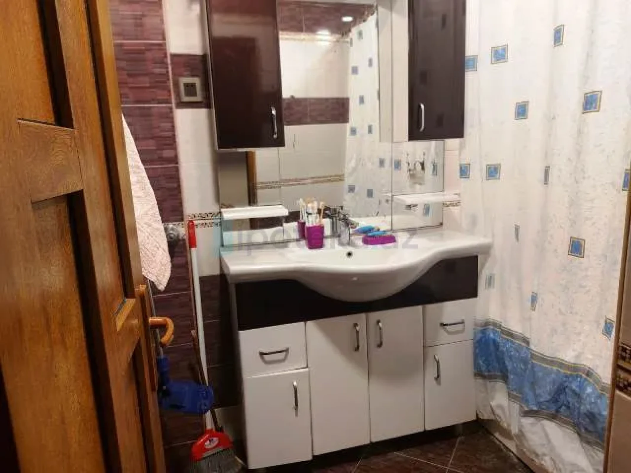 Satılır 4 otaqlı köhnə tikili 85 m²