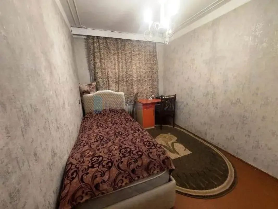 Satılır 4 otaqlı köhnə tikili 85 m²