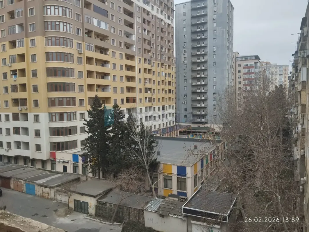 Satılır 5 otaqlı köhnə tikili 100 m²