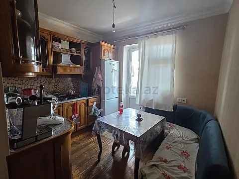 Satılır 3 otaqlı köhnə tikili 77 m²