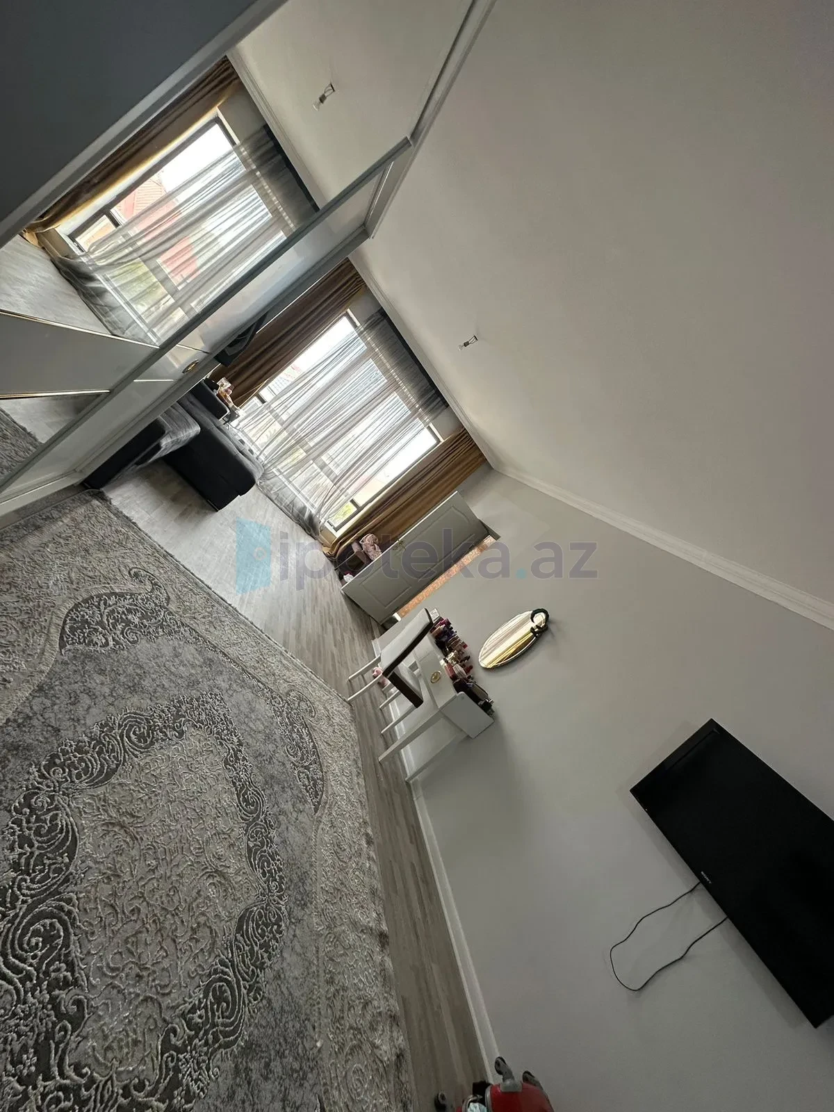 Satılır 4 otaqlı həyət evi 300 m²