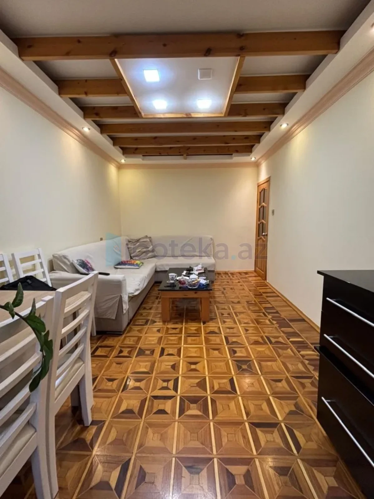 Satılır 4 otaqlı köhnə tikili 110 m²