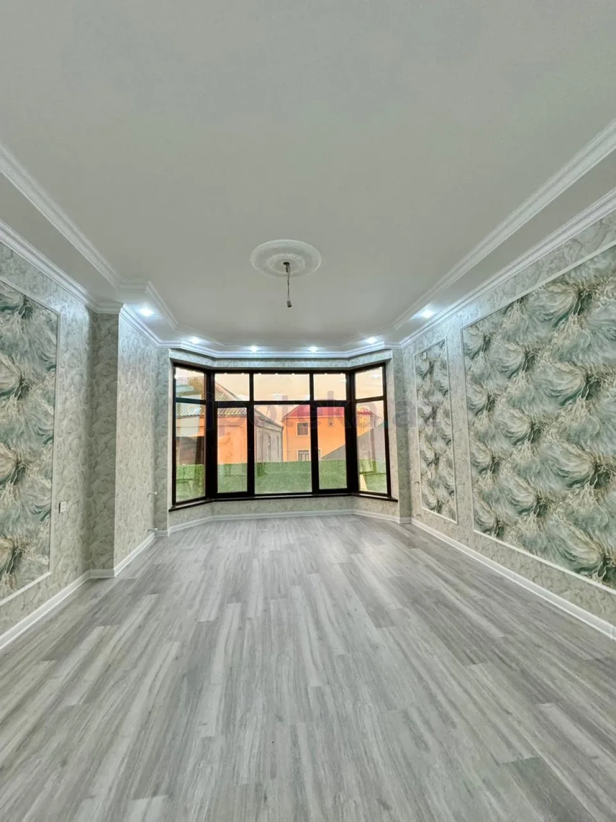 Satılır 5 otaqlı həyət evi 200 m²