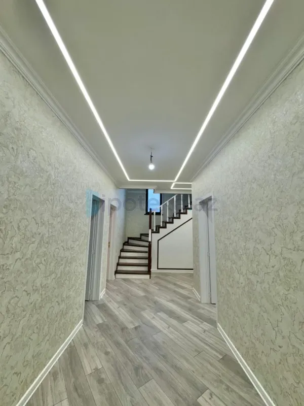Satılır 5 otaqlı həyət evi 200 m²