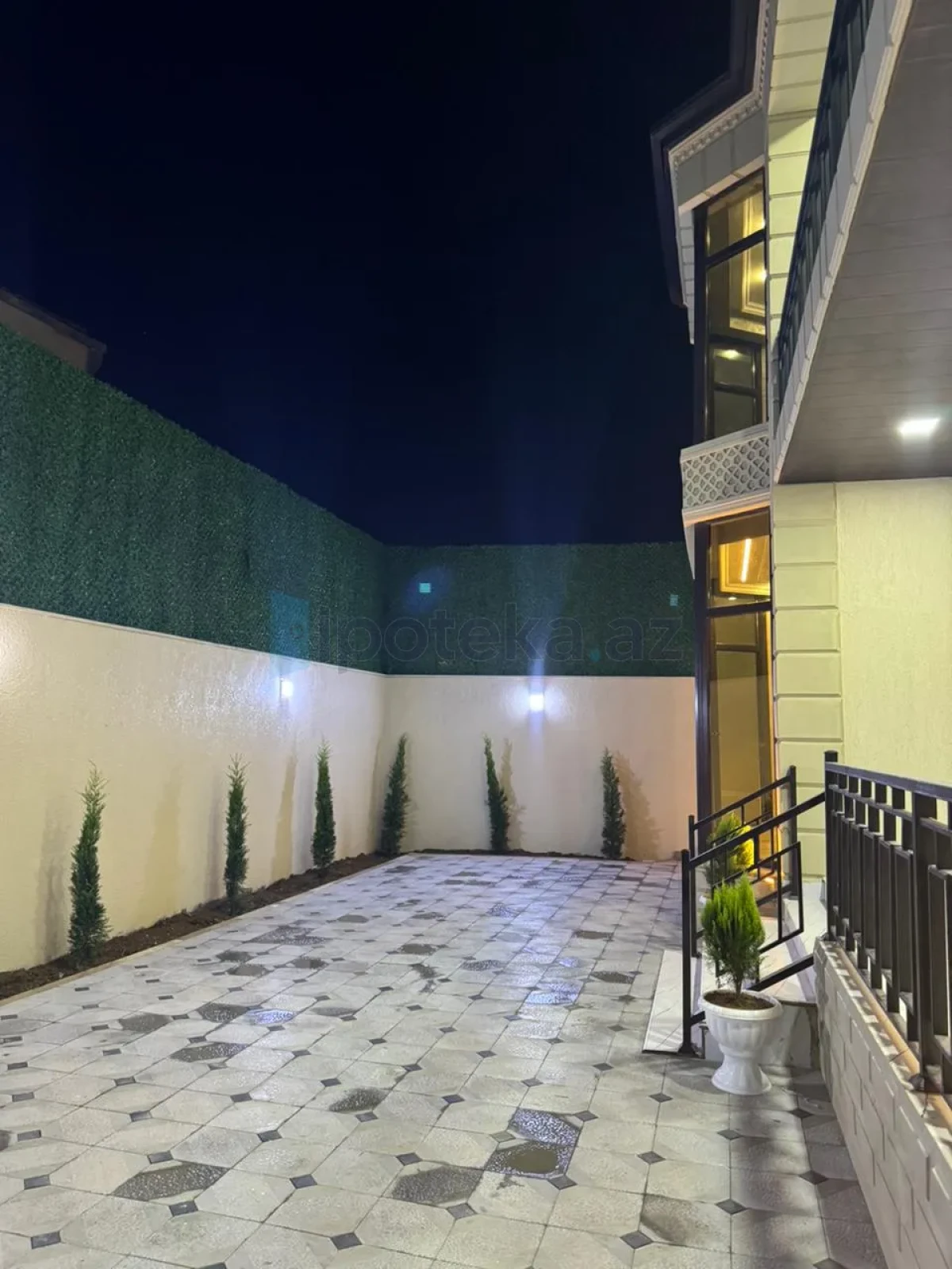 Satılır 5 otaqlı həyət evi 200 m²