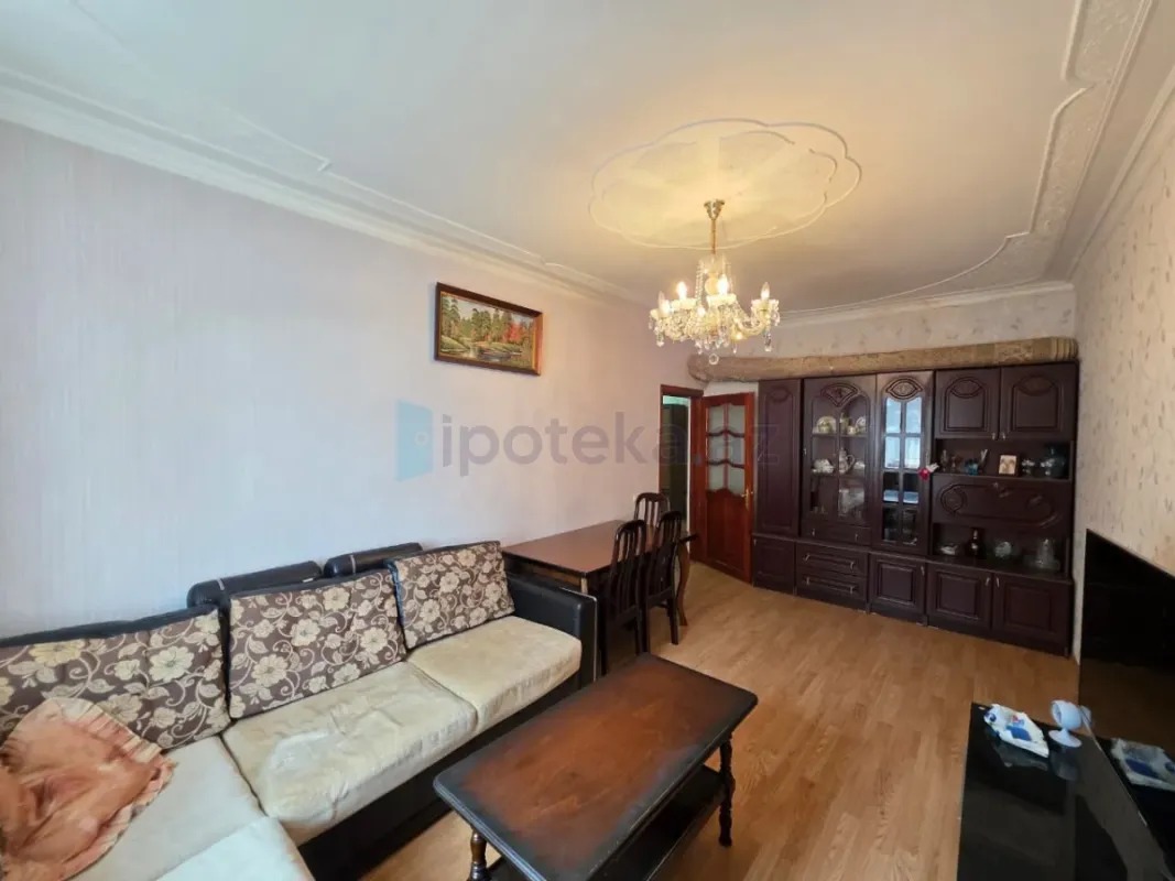 Satılır 4 otaqlı köhnə tikili 100 m²