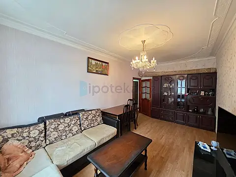 Satılır 4 otaqlı köhnə tikili 100 m²