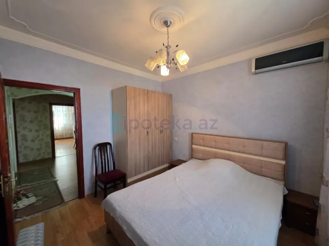 Satılır 4 otaqlı köhnə tikili 100 m²