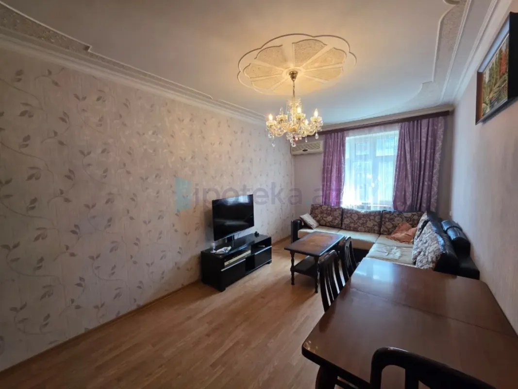 Satılır 4 otaqlı köhnə tikili 100 m²