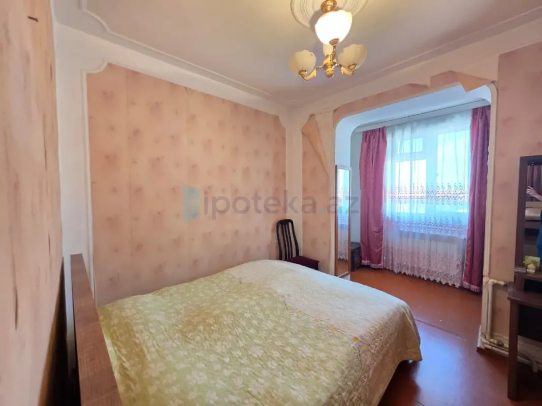 Satılır 4 otaqlı köhnə tikili 100 m²