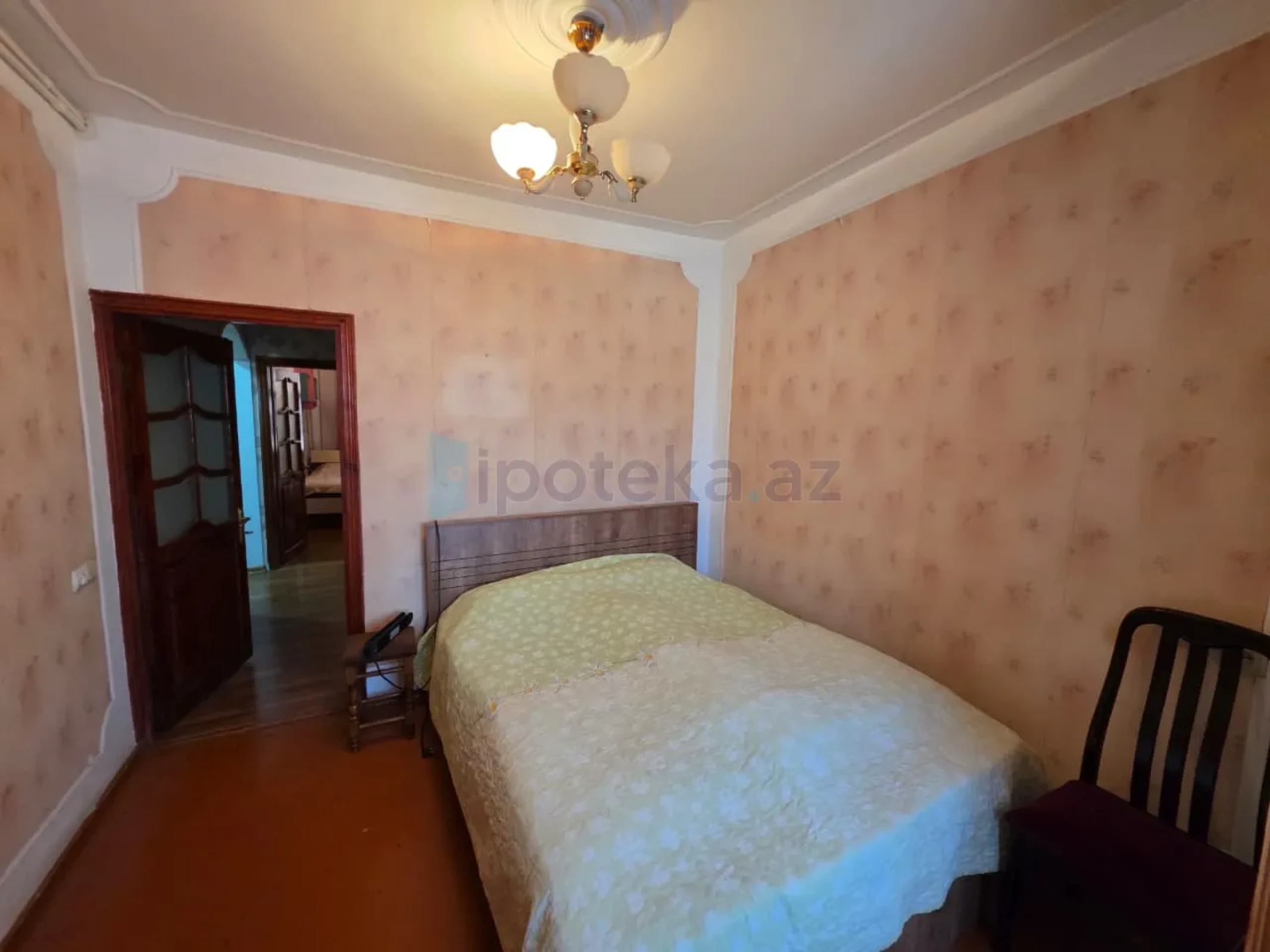 Satılır 4 otaqlı köhnə tikili 100 m²