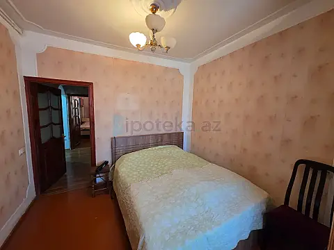 Satılır 4 otaqlı köhnə tikili 100 m²