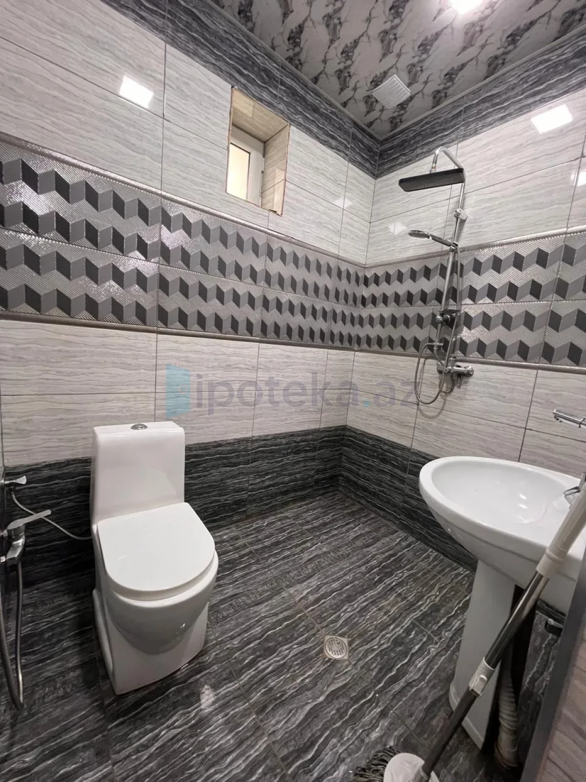 Satılır 6 otaqlı həyət evi 270 m²