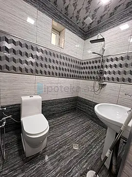 Satılır 6 otaqlı həyət evi 270 m²