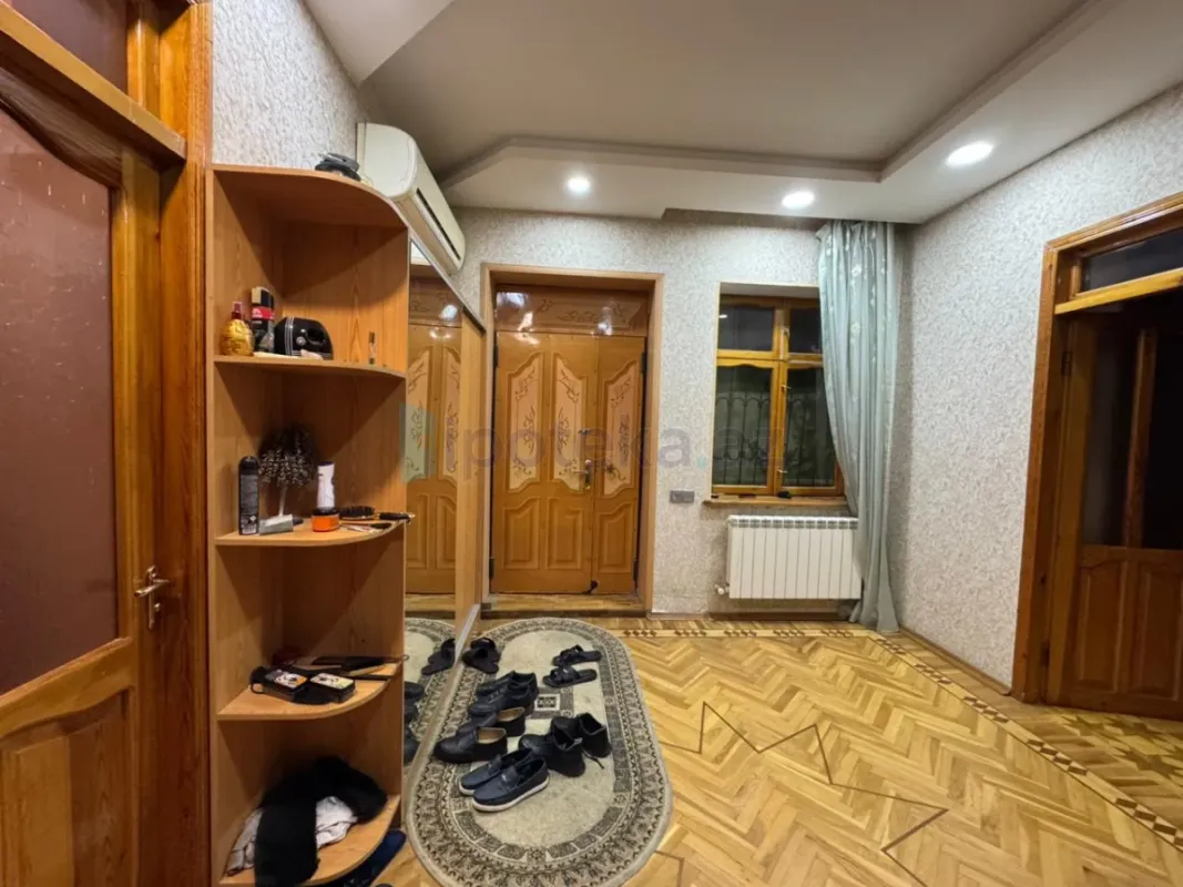 Satılır 7 otaqlı həyət evi 350 m²