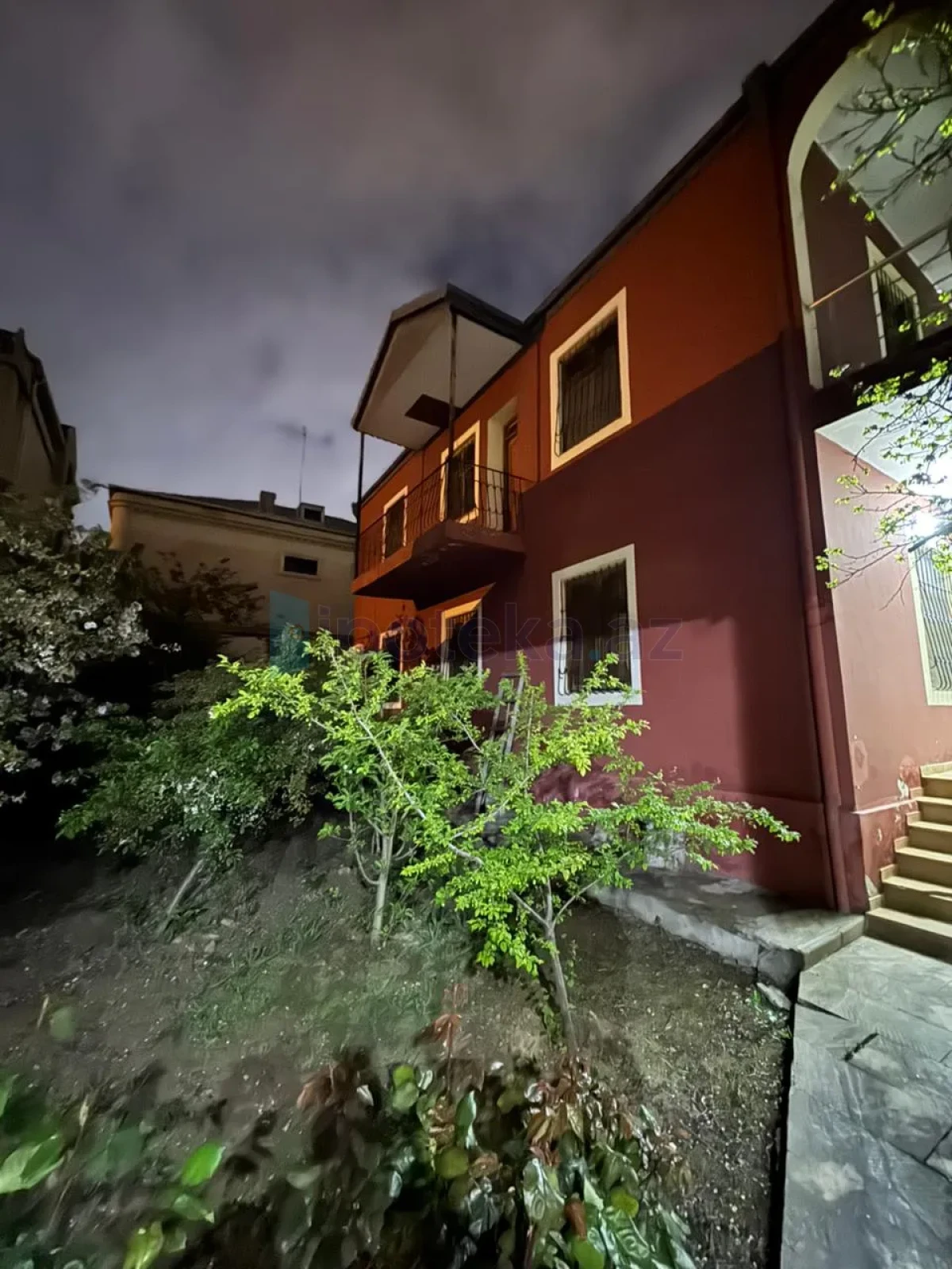 Satılır 7 otaqlı həyət evi 350 m²