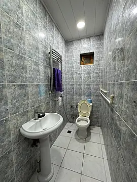 Satılır 7 otaqlı həyət evi 350 m²