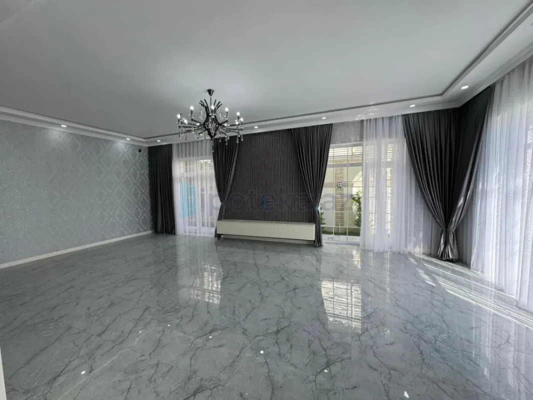 Satılır 6 otaqlı həyət evi 300 m²