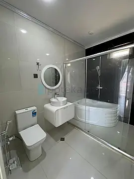 Satılır 6 otaqlı həyət evi 300 m²