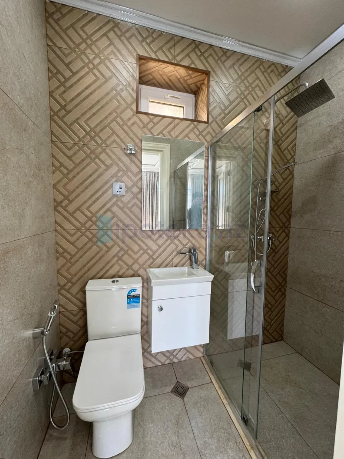 Satılır 6 otaqlı həyət evi 300 m²