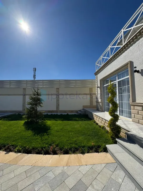 Satılır 6 otaqlı həyət evi 300 m²
